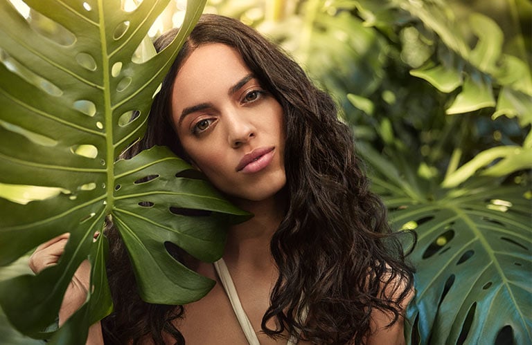 Living Aveda Blog - 4 Reasons why hair is dry in the summer Living Aveda Blog - 4 Reasons why hair is dry in the summer